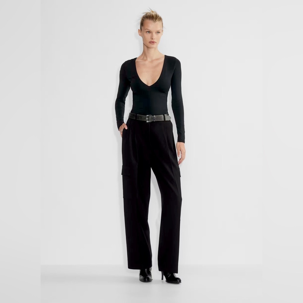 NWOT Aritzia Plunge V Neck Bodysuit